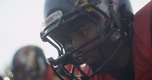 How NFL offensive linemen use the snatch-and-trap technique to stop pass rushers