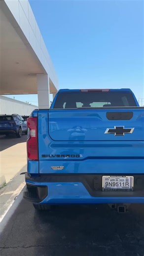 💙 That Silverado Blue Just Hits Different! 💙 Some trucks blend in…but this Chevy Silverado? It was made to stand out. 😏✨ From the bold front grille to the sleek, deep blue finish, this truck doesn’t just turn heads—it demands attention. And with Chevy’s legendary power and capability, it’s got the performance to back up the looks. 🚛 Why the Silverado stays winning: ✔ Powerful & reliable for any adventure ✔ Advanced tech & comfort for the smoothest ride ✔ Bold design that makes a statement ev