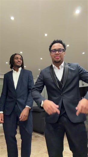 Vidéos de aym (@aymspam) au sujet de give me everything dance