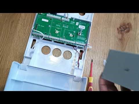 Changing battery in HKC 10270 control panel
