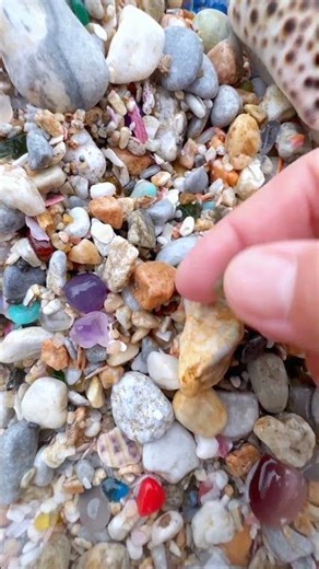 Crystal hunting in forgotten mines: The ultimate guide。Rainbow Beach's Crystal Secrets