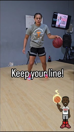 Keep your line! - When working on side steps, players tend to veer their driving angle out. They stop driving that straight line because they know they are getting to that side step. This workout focused on keeping the straight line and then getting to the side step. By keeping the straight line, it can help you seal the defender from getting out with it easier when performing a side step. - - THE GRIND IS NECESSARY - - #priority1athletics #thegrindisnecessary #itrainwithseangreen #justakidfromk