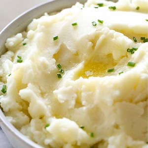 898K views · 348 reactions | Make room on your stove this Thanksgiving and use your Instant Pot! Cutting down on your cooking time leaving more time for fun! 5 Freestyle Points • 142 Calories https://www.skinnytaste.com/instant-pot-mashed-potatoes/ | Skinnytaste | Facebook