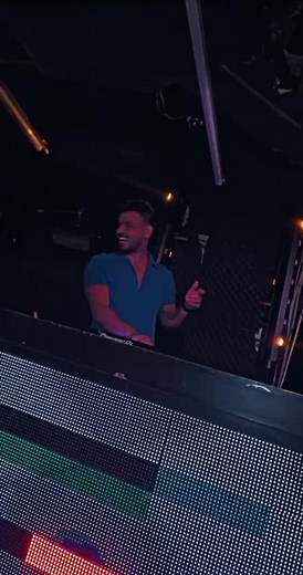 DJ Performance Techniques in a Club Setting