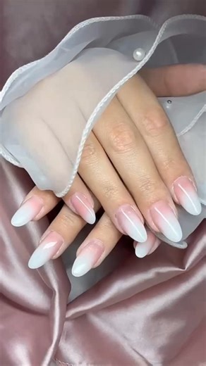 Les Petites Mains de Joséphine prothésiste ongulaire | Entre ciel rosé, lumière nacrée, les ongles se parent d'un doux sortilège...✨️ 📍 27 rue de l'école à Setques 📅 06.02.11.56.23 ou mp... | Instagram