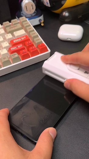 Trendy Tech Review on Instagram: "5 in 1 cleaning tool! Isn't this one step in place? Friends who like exquisiteness can start #screencleaner #reels"