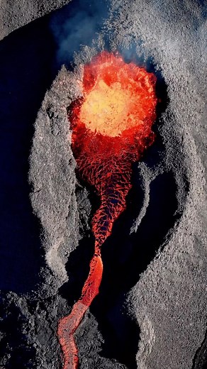 Piton de la Fournaise 🌋 #volcano #epic #cinematic #drone #eruption #volcano #pitondelafournaise #igersfrance #igerslareunion #france #reunion #unesco #nationalgeographic #natgeo | Dronecopters par Jonathan Payet