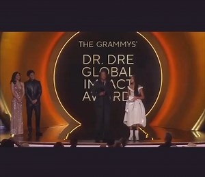 Jay-Z pays tribute to DMX at the Grammys 🙌 | Hip Hop Hero