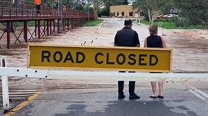 Alice Springs’ Todd River rises significantly as severe storms hit