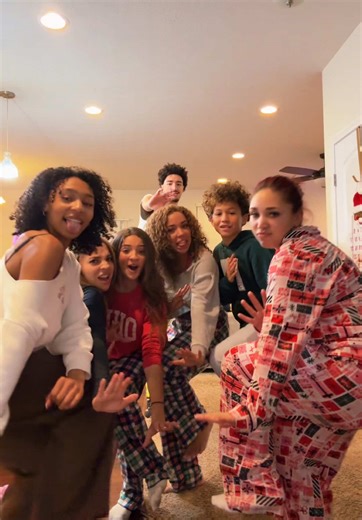 Merry Christmas from your fav set of siblings 🎄🎅🏽 | Sibling TikToks