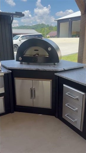 Charcoal. U-shaped. Built to host. 🔥🌲