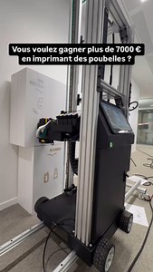 4.3K views · 70 reactions | Plus de 9000€ pour sticker des poubelles pour un grand groupe de construction! Notre client a trouvé mieux : Une solution plus durable, esthétique et écologique grâce à l impression murale. Une signalétique qui tient dans le temps… même sur les poubelles ! ♻️ #formation #impressionmurale #moinde30k | Kiavik Vertical Print | Facebook