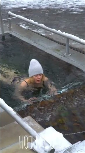 THIS IS INSANE 😱 GIRLS IN ICE WATER