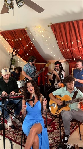 A 90s classic to kick off your week💞 Song / So Into You by Tamia | Emmaline