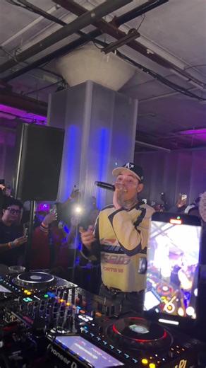 When you dont even have to sing your own song anymore>>>> She went from a sold out show to a sold out club performance🤏🏾 #kwn #dowhatisay