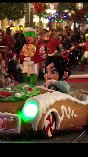 Vanellope von Schweetz’s Gingerbread Car!🎄Disney Christmas Parade Magic #disney #parade #shorts