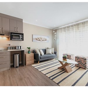 Living in one of Evergreen’s upmarket retirement suites gives you access to facilities that you might not otherwise have been able to afford - like state-of-the-art Lifestyle Centres with reading rooms and TV lounges, well-stocked libraries and games rooms, hair and beauty salons, fully-equipped gyms, indoor heated swimming pools, and beautifully landscaped gardens. | Evergreen Lifestyle