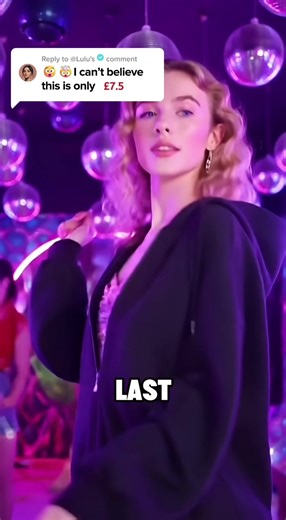 Y2K Vibe Alert! 🤩 UK Zip Up Hoodie—cropped fitted   US street style, perfect for casual OOTD 👟#Y2KStyleUK #CroppedZipHoodie #WinterTrendyWear #UKWomensHoodie #CasualCoolFit