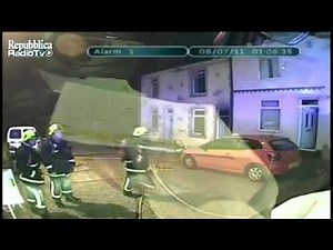 Great Britain: Gas leak - the house explodes ''live''