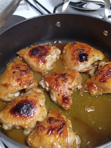 Tupperware Chef Series pot is where it's at. It cooks literally anything ensuring even and quick heating for flawless results. * It has a safe non stick coating, it is pfoa free. * It is safe for gas, induction, electric and ceramic stovetop. * Uses very little heat, saving on gas. Use the lowest gas setting. * Perfect size for everyday cooking * It also goes to the oven * Easy to clean * Use it to braise, saute, simmer, bake or slow cook #cookware #nonstick #tupperwarw #pots #ordernow