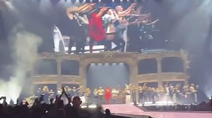 MAYHEM 全球巡演首站伴随\"ARTPOP\"谢幕！