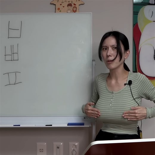 @binlee_english on Instagram: "This is the Best Korean language lesson. Why TPR is the Physical Manifestation of Comprehensible Input When we discuss the mechanics of how humans actually absorb a new language, the conversation inevitably turns to Stephen Krashen and his groundbreaking "Comprehensible Input" hypothesis. We know the theory: for acquisition to occur, the learner must be exposed to messages they can understand, slightly above their current level of competence. However, theory often 