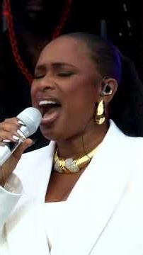 Jennifer Hudson sings national anthem at opening ceremony for Obama Presidential Center