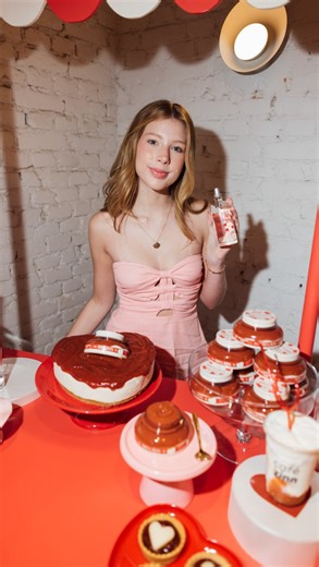 Sophia Florence on Instagram: "Vamos escolher um novo cheiro pra 2026? Tô numa fase de querer leveza, novidade e aquelas pequenas experiências que deixam o dia mais gostoso.🌟 E essa combinação aqui… simplesmente não tinha como dar errado. Romeu e Julieta da @loccitaneaubresil ❤️ qual cheiro mais combina com você hoje?"