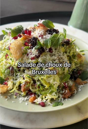 Salade de choux de Bruxelles style César simplifiée