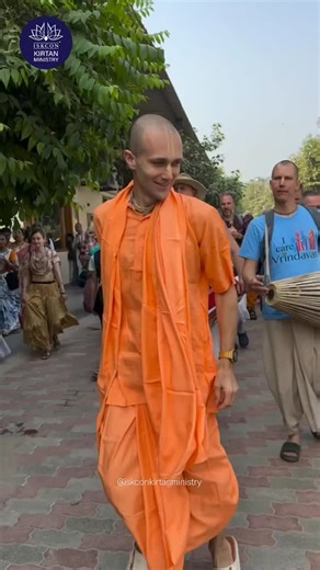 Kirtan in the dham 🌸 Voices of devotees rise in joy 🎶 Mridanga and kartals echo the holy name 🙏 Every step here feels sacred ✨ Hearts dance in Krishna’s mercy 💕 Truly, the bliss of kirtan in the dham is beyond words 🌿 Video courtesy - @sandhy_avatar_das . . . . . . . . . #kirtan #vrindavan #harinam #peace #real #bhakti #bhakt #srilaprabhupad #krishnalove #sankirtan #happyday #trendingreels | Iskcon Kirtan Ministry