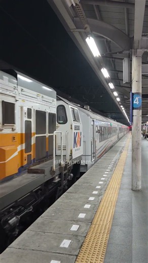 Momen KA Argo Merbabu di Stasiun Jatinegara