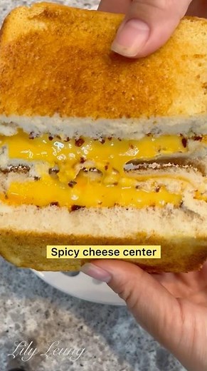 Spicy grilled cheese sandwich 🥪