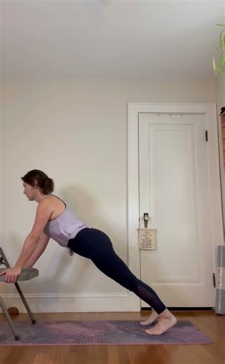 Chair Plank #plankvariations #corestrength #yogapose
