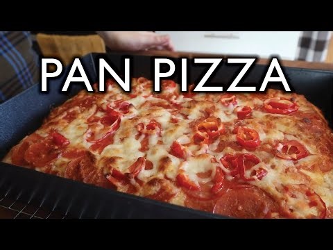 HOW TO MAKE A PAN PIZZA IN YOUR HOME OVEN