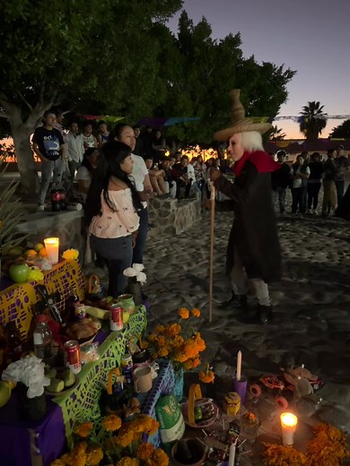 Los huehuentones son una tradición de la Sierra Mazateca de Oaxaca que representa a las almas de los muertos que regresan a visitar a sus familias durante el Día de Muertos.☀️🌱🌎 | El Sol, El Cultivo y La Tierra SA de CV