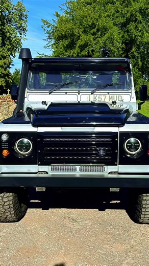 Here’s our 2007 Defender 110 TDCi pickup ‘Bigfoot’. -a steal at £14995 Full details on our website- link in bio #cartok #carculture #defender #pickup #motodrome