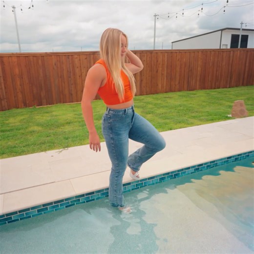 WetlookFashion on Instagram: "Check out Brinley going for her first ever fully clothed swim in Jeans. The full clip is available at wetlookfashion.umd.net #wetlook #wetjeans #wetclothes #highheels #swimmingfullyclothed #swimminginjeans #pooljump #nasseklamotten #nassejeans #wethair #underwater #photography #videography #underwaterphotography #piscina #dallasmodels #modelling"