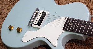 Gibson Unveils New Billie Joe Armstrong Signature Les Paul Jr.