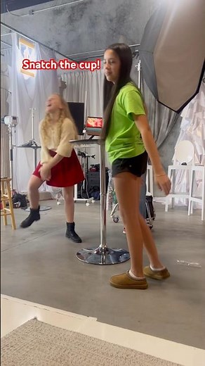 Snatch the cup game! Let’s go!