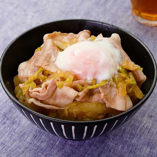 ランチにぴったり♪ すき焼き風豚丼のレシピ動画・作り方 | デリッシュキッチン