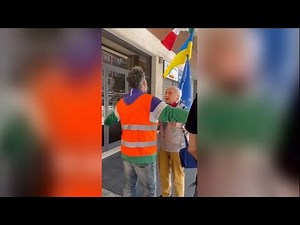 Bologna: Protester holding Ukrainian flag removed from march