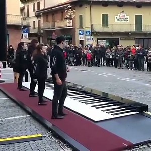 Wow, this looks super fun! 😍 #streetperformance | Soundbrenner