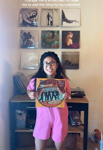 Now can they please reunite for a Tour? I have adult money now 🤣🤣🤣 “No Strings Attached” by NSYNC on Vinyl #nsync #nostringsattached #vinyl #recordcollection #vinylcollection @*NSYNC @Lance Bass @Justin Timberlake @Joey Fatone @JC Chasez @Chris Kirkpatrick @Audio-Technica USA @Marshall