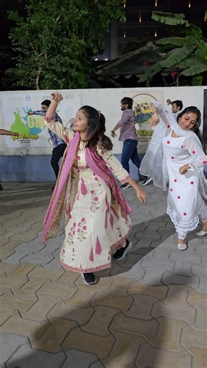 Dev Garba Classes on Instagram: "Totoda dhamal 💥 . . @devgarbaclasses . . #garbanight #dandiya #garba #trending #viral"