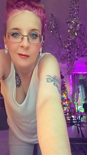 Stephanie (@stephanieannledwards)’s videos with original sound - feelgoodlyricz