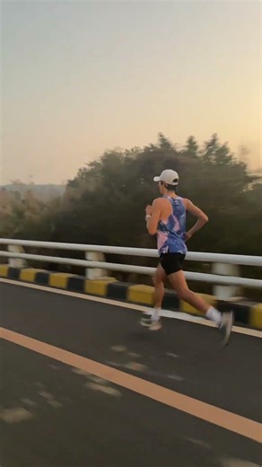 Immersive experience of 35 km of long-distance aerobic exercise at the university