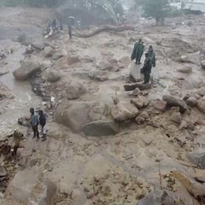 🚨Tropical Cyclone Freddy has triggered severe flooding and mudslides in #Malawi. It's one of the deadliest storms to hit the continent in the last two decades, WFP Country Director Paul Turnbull explains from the ground. ⬇️⬇️⬇️ 🔗Donate today: https://bit.ly/3TjvCRy | World Food Programme