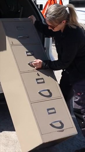 DIY Filing Cabinet Planter: Upcycle Your Home Decor!