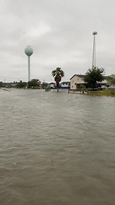 30K views · 346 reactions | Here's a look at the storm surge and high tide in Hitchcock this morning from viewer Robert Trevino! You can use the KHOU 11 to send us your pics and video ... just tap "Near Me." (But stay safe - don't go into flooded areas if you don't have to.) Latest video: What Tropical Storm Beta looks like so far along the Gulf Coast --> https://www.khou.com/article/weather/tropical-storm-beta-viewer-video/285-5ef70e1d-e0a2-4c7a-8e53-f9d4b0d7bfa8 | KHOU 11 News | Facebook