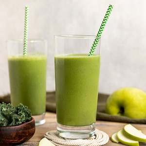 Kale Apple Smoothie (Vegan)